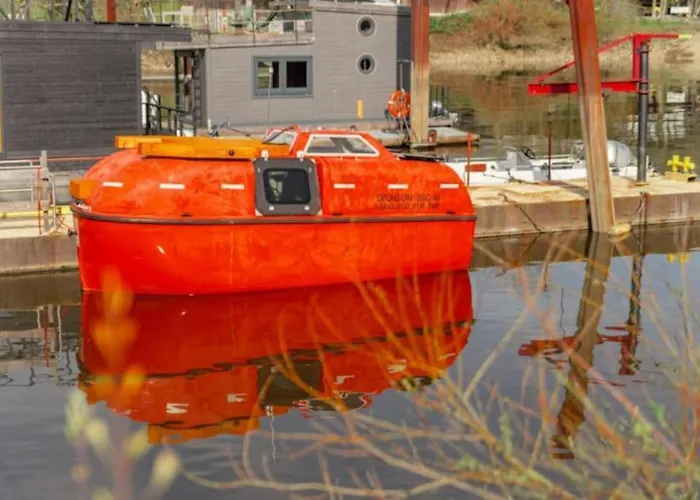 Ausgebautes Freifallrettungsboot Knutschkugel