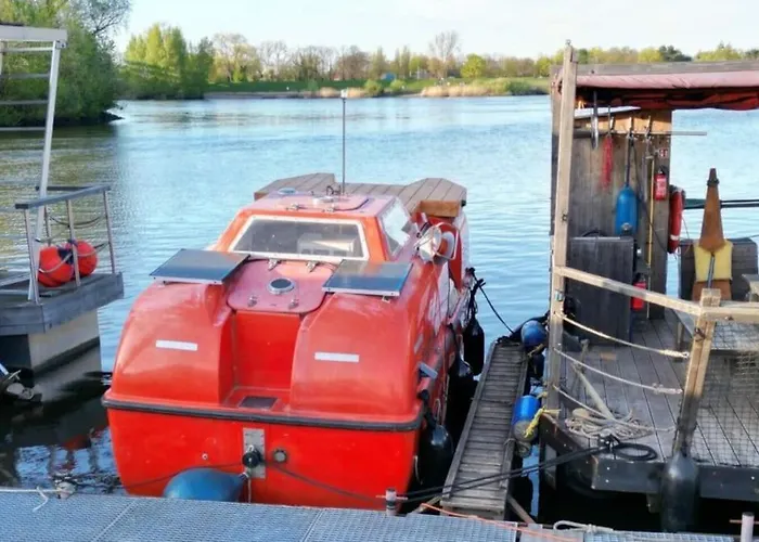 Ausgebautes Freifallrettungsboot Knutschkugel