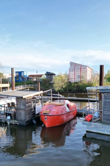 Botel Ausgebautes Freifallrettungsboot Knutschkugel
